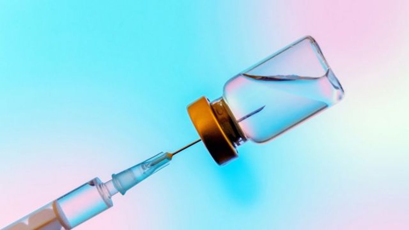 Міфи про вакцинацію від COVID-19 — найпопулярніші фейки