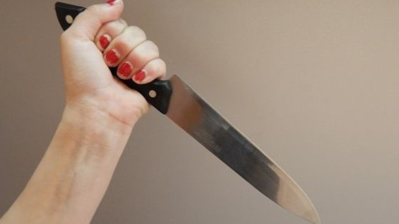 Вбила ножем у серце: на Київщині затримали жінку, яка зарізала співмешканця