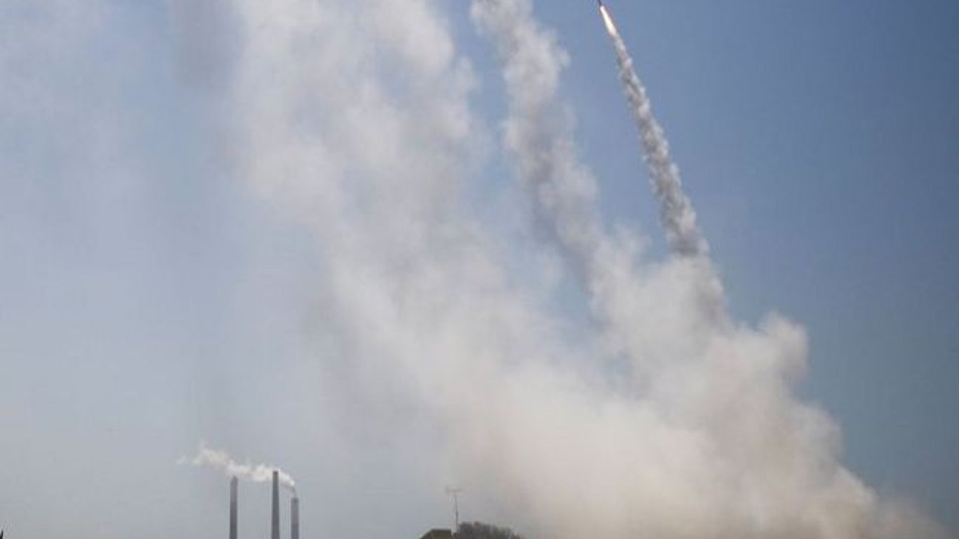 ХАМАС выпустил 130 ракет по Тель-Авиву