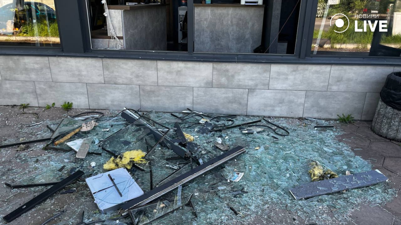 Наслідки влучання ракети в Одесі 1 травня