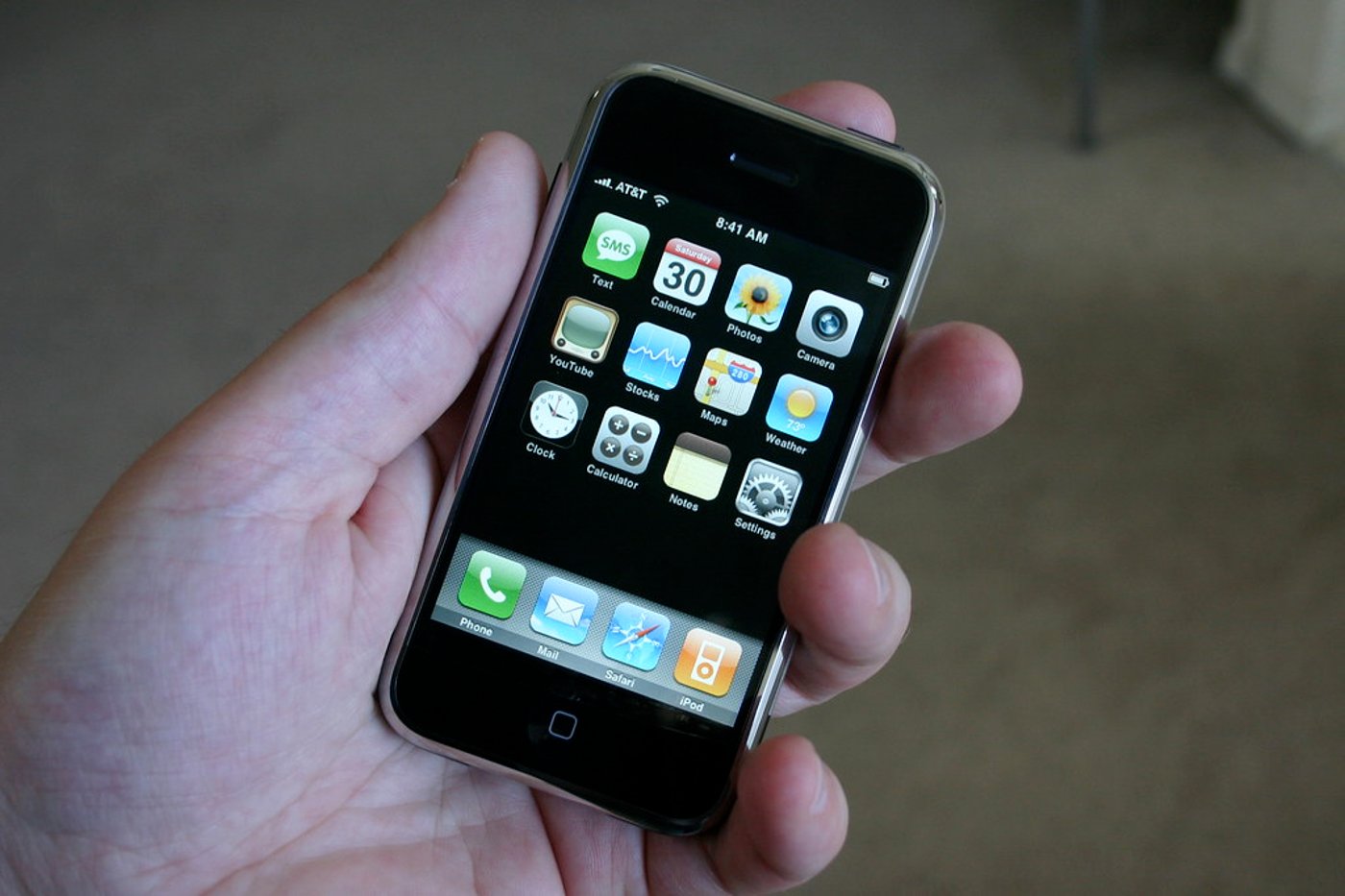 Самый первый iPhone в истории