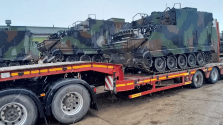 В Україну прибули литовські бронемашини M577 - 285x160