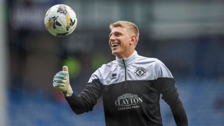 Украинский футболист сменит европейский чемпионат - 290x166