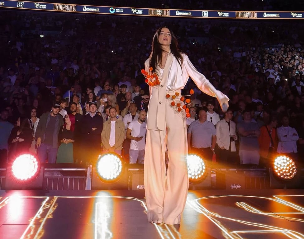 Надя Дорофєєва представила костюм від відомого бренду