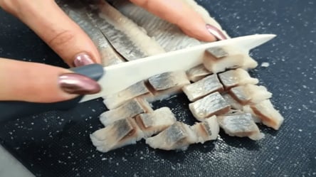 Салат с селедкой "От кумы" — этот рецепт захочется повторять - 285x160