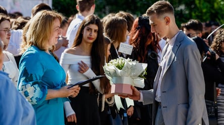 Доходи педагогів з 1 вересня — що отримають, крім окладу - 285x160