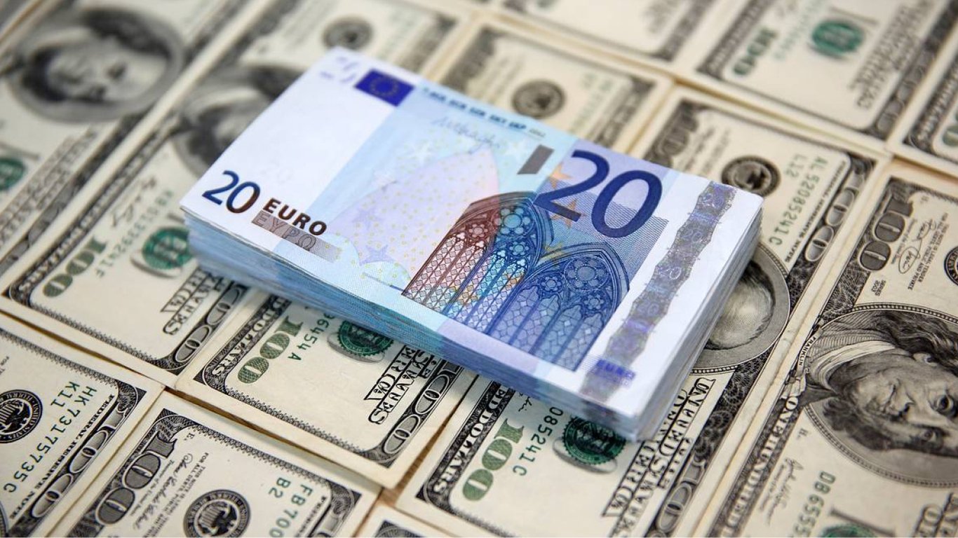 Курс валют — скільки коштуватимуть долар та євро до кінця зими