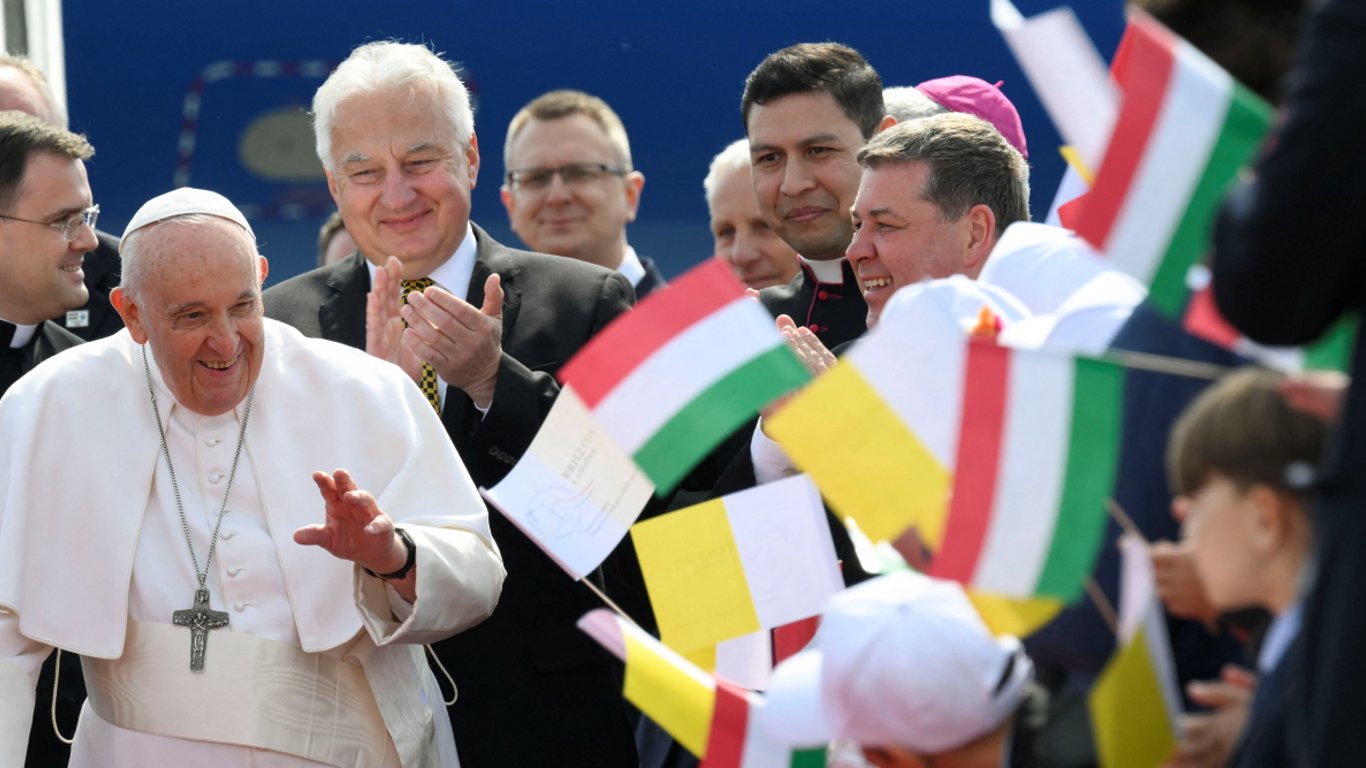 Папа Римський прибув до Угорщини, аби поговорити з Орбаном про Україну
