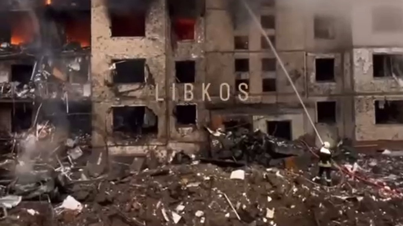 Ракетний удар по Києву — у мережі показали відео зруйнованої багатоповерхівки