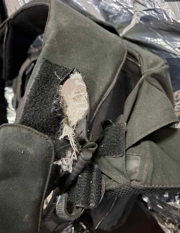 Бронежилет журналіста Романа Пагулича після обстрілу