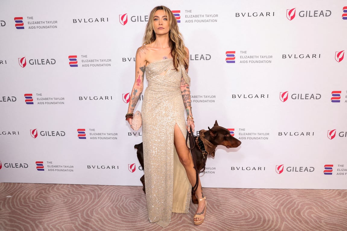 Донька Майкла Джексона з міркувань безпеки вийшла на червону доріжку з "грізним" охоронцем - фото 1