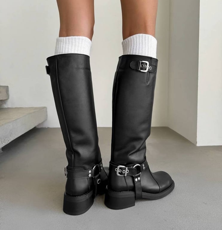 Чоботи в так названому "піратському" стилі