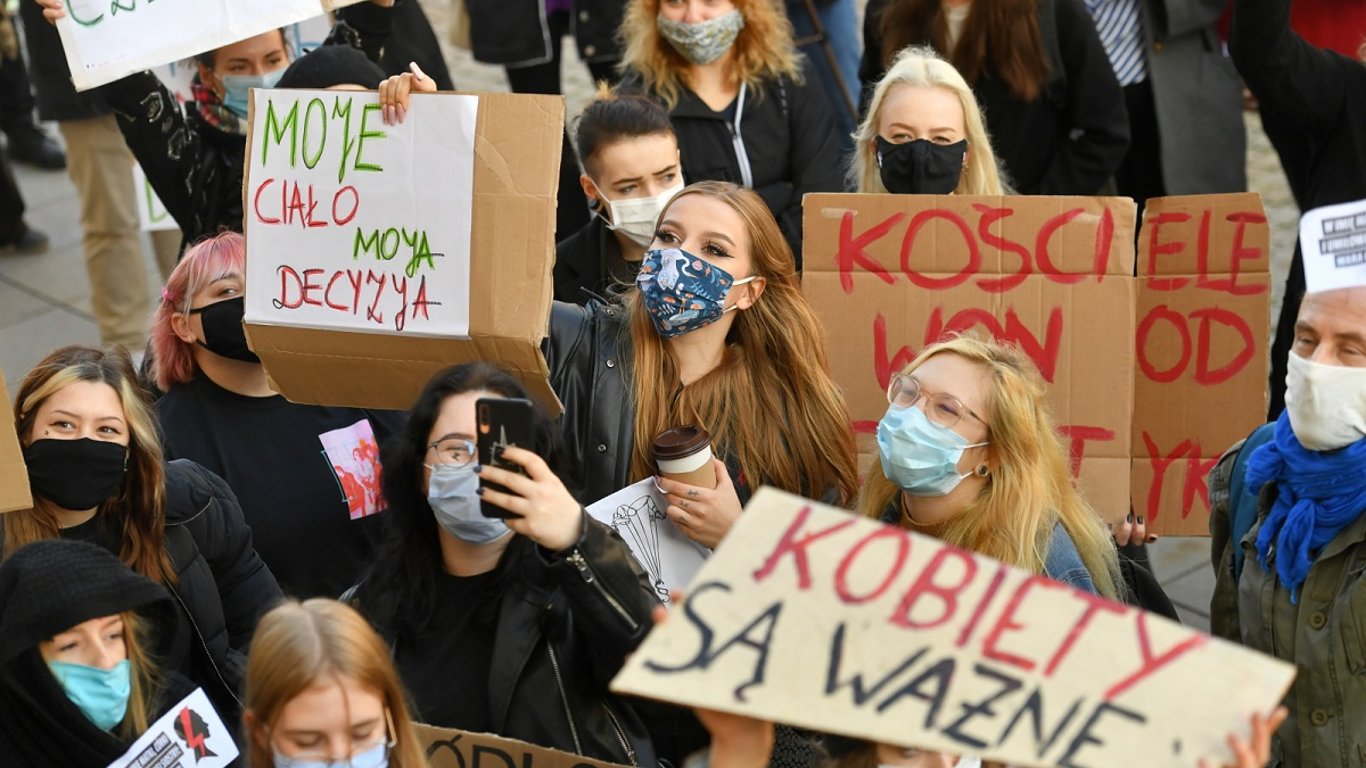 У Польщі пройдуть протести через смерть пацієнтки, якій відмовили в аборті