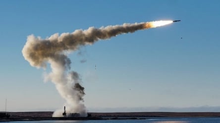 Атакуют ли Украину ракетами? РФ вывела в море носитель "Калибров", а на аэродромах сосредоточили 13 истребителей - 285x160