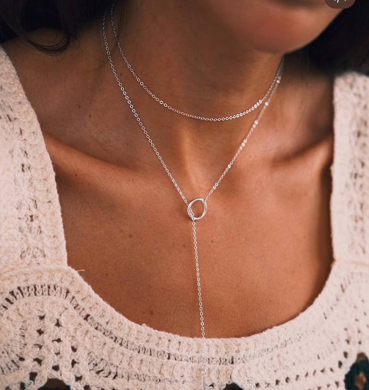 Довгі ланцюги завжди привертають увагу в образі