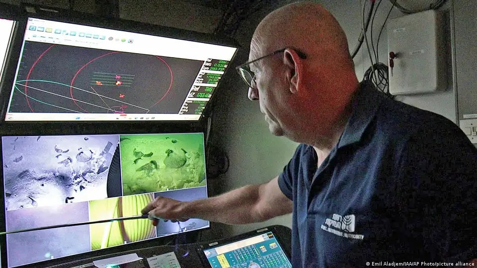 На глубине 1800 метров под волнами обнаружили самый старый в мире глубоководный затонувший корабль