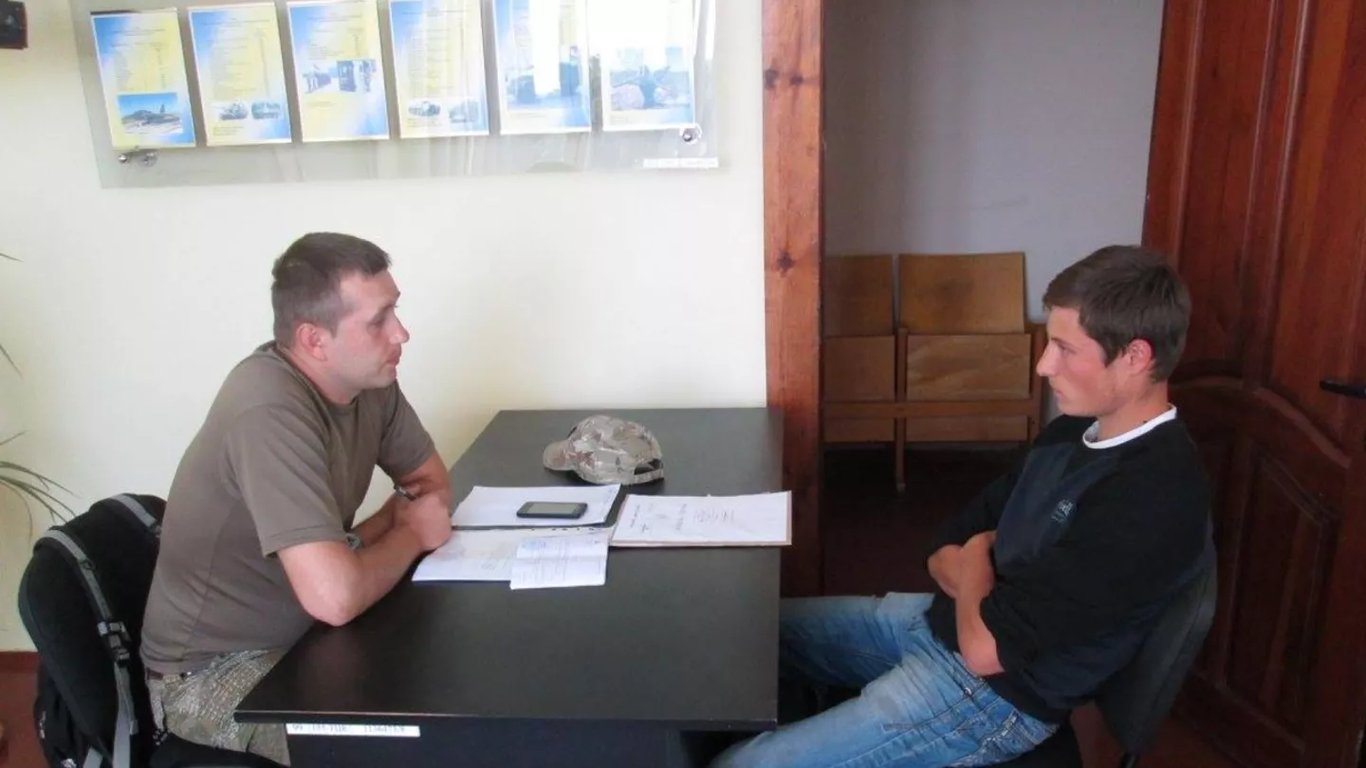 Коли слід ставати на військовий облік неповнолітнім юнакам