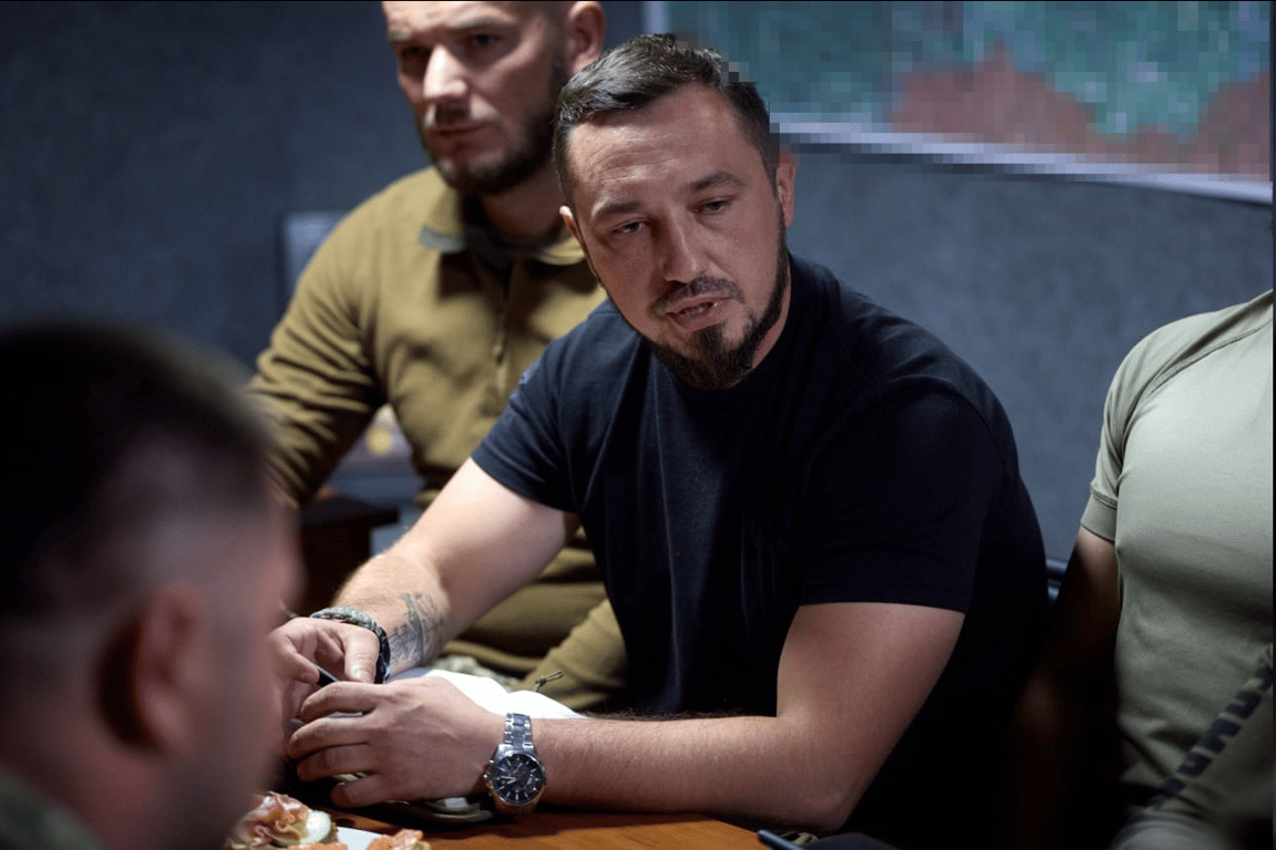 Зеленский посетил бойцов на фронте — о чем говорили - фото 3