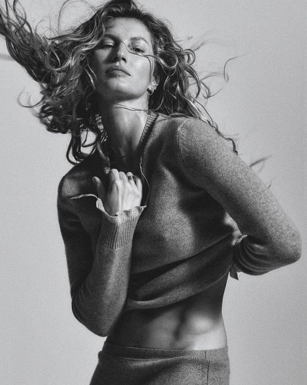 Найвисокооплачуваніша модель продемонструвала струнке тіло у звабливій фотосесії - фото 3