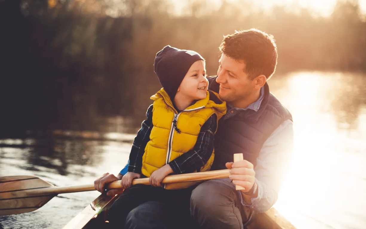 Мужчина с мальчиком