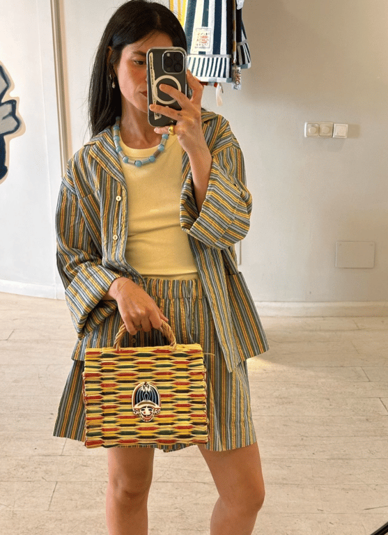 Комплект з однакової тканини завжди доречний