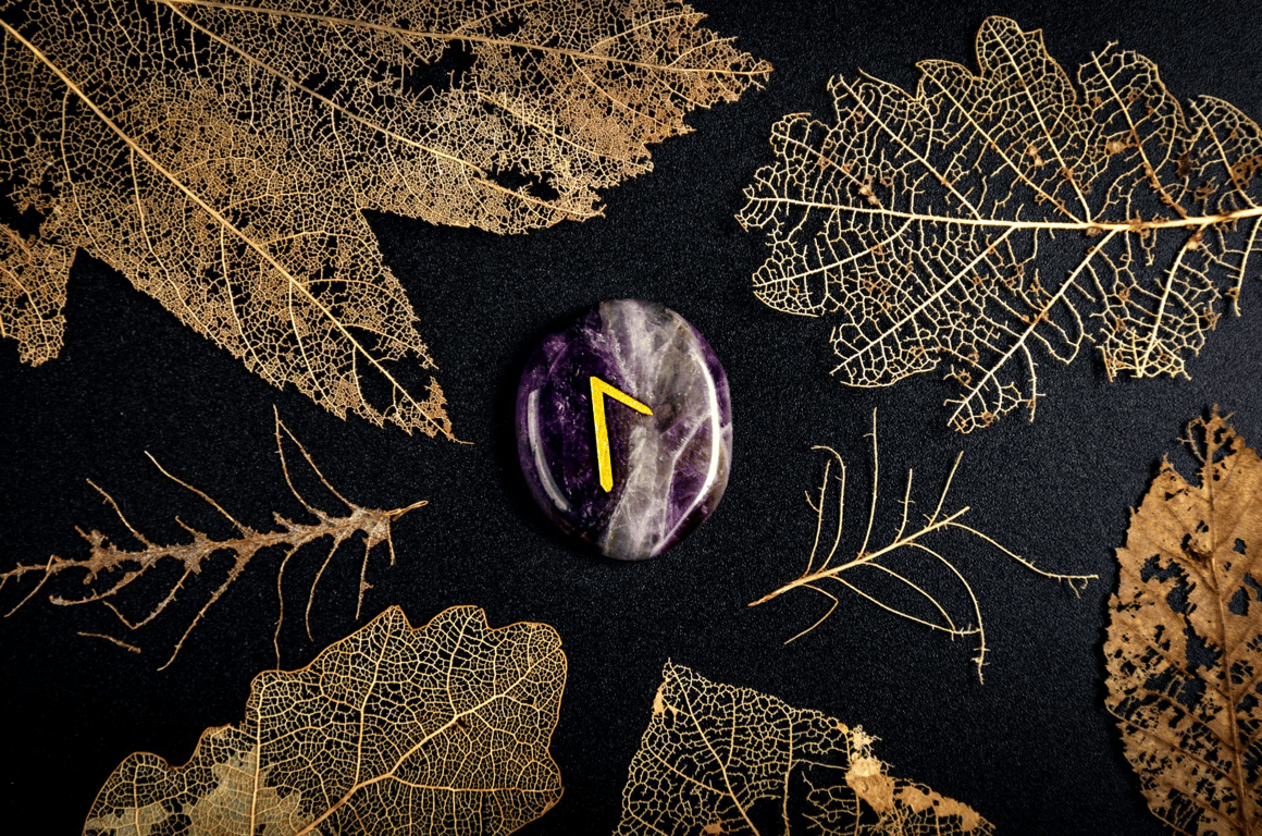 Які знаки Зодіаку інтуїція приведе до щастя за пророцтвом рун — Рак