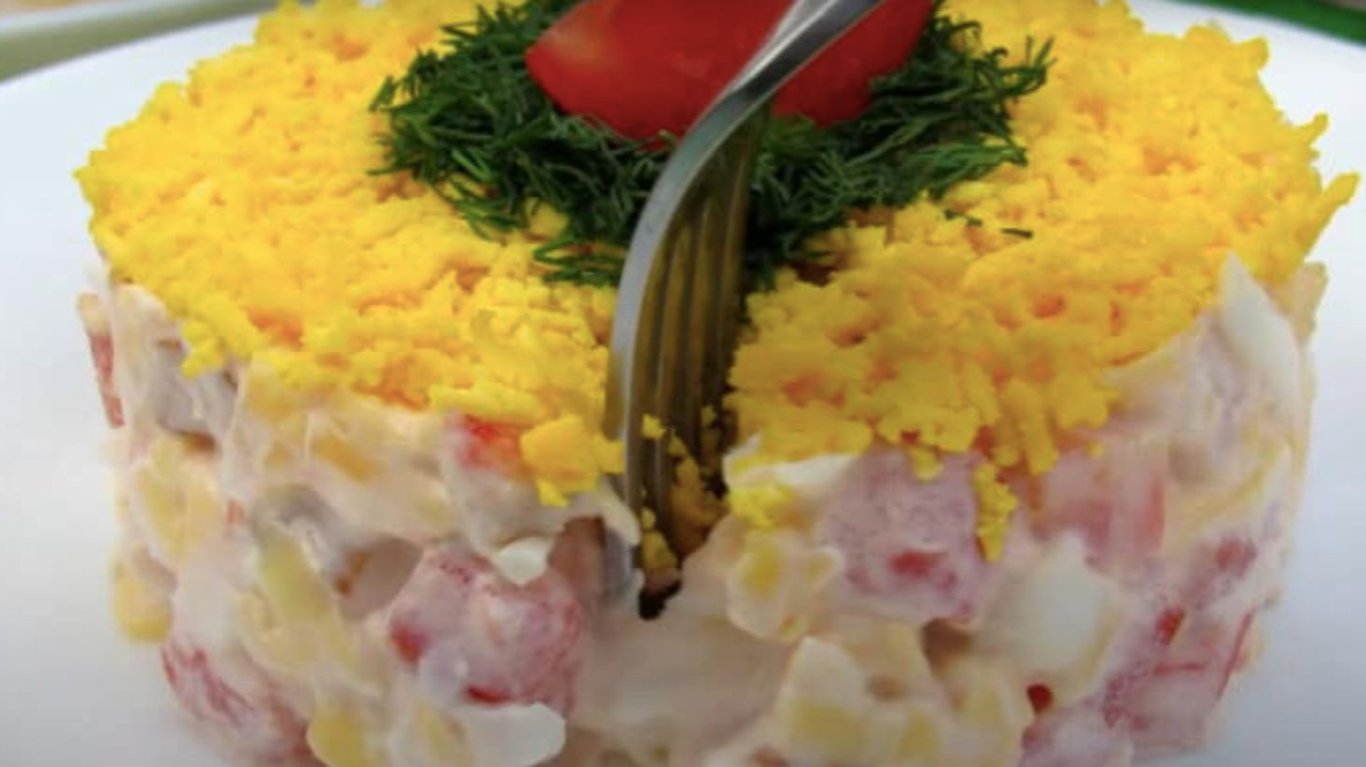 рецепт салату з копченою куркою та сиром 