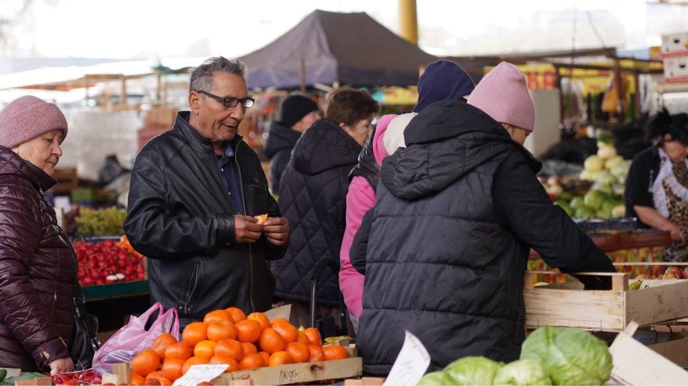Фрукты на рынках Одессы заметно подешевели: какие цены сегодня