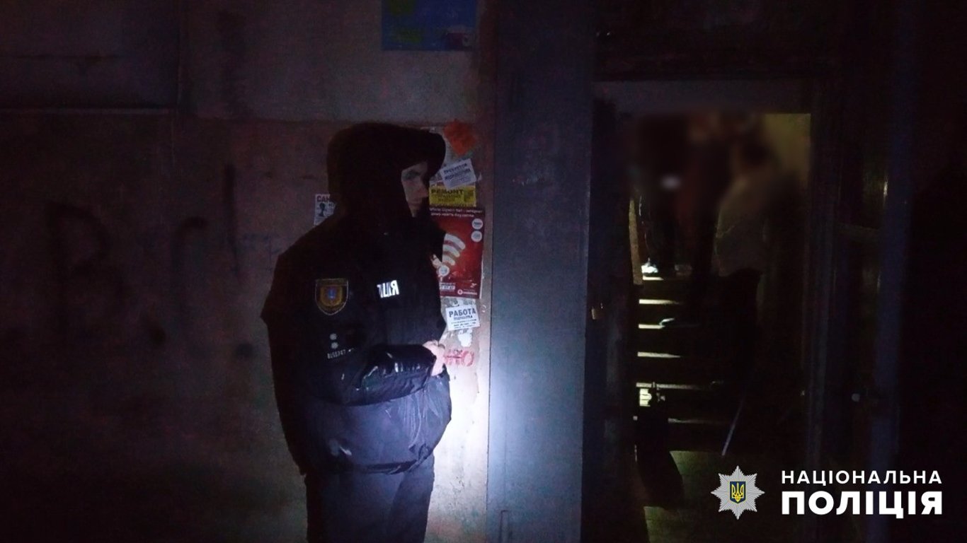 Вбивство в одеському під'їзді — поліція затримала підозрюваного