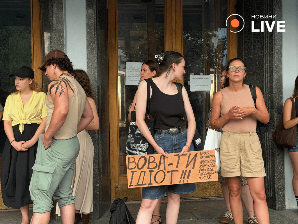 Попри дощ та тривоги: українці знову мітингували проти відставки Федорова - фото 4
