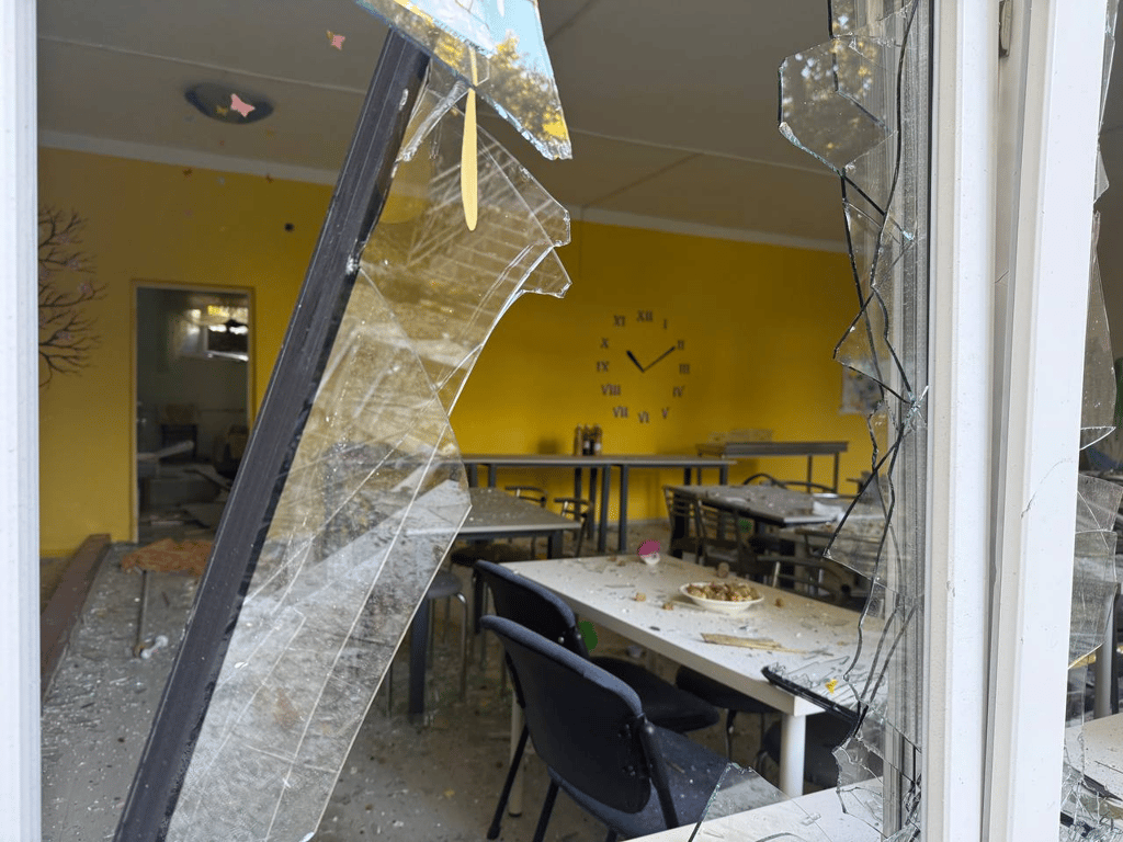 Атака на Одессу - под завалами ищут людей - фото 1