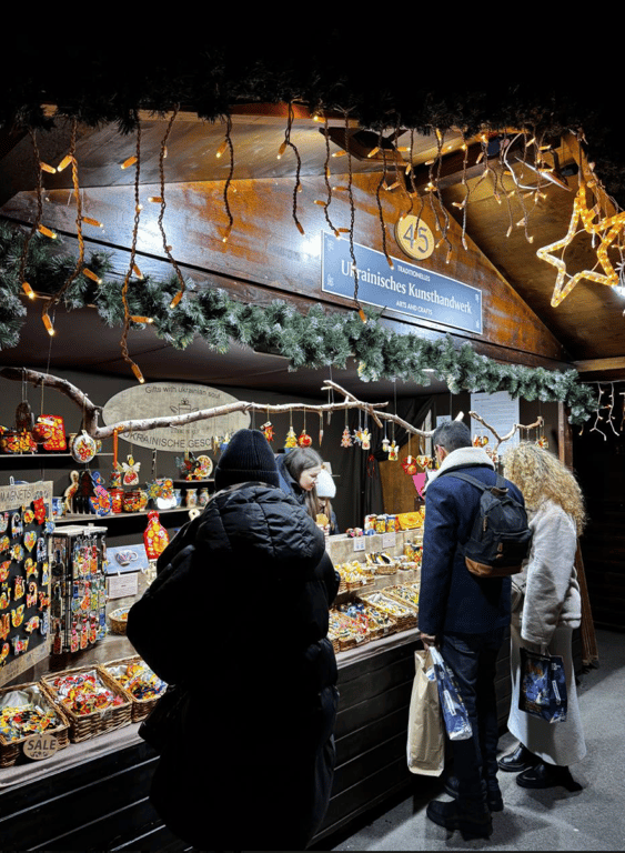 Впечатляющая атмосфера рождественских ярмарок Вены — фоторепортаж - фото 9