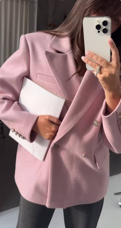 Рожевий колір дуже ніжний