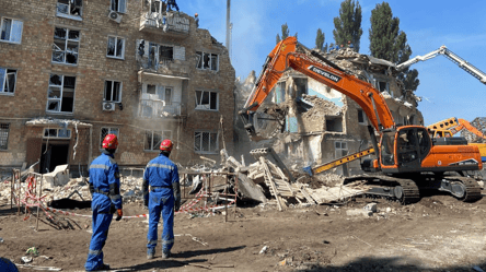 Атака РФ по Києву — з-під завалів деблокували ще одне тіло - 285x160