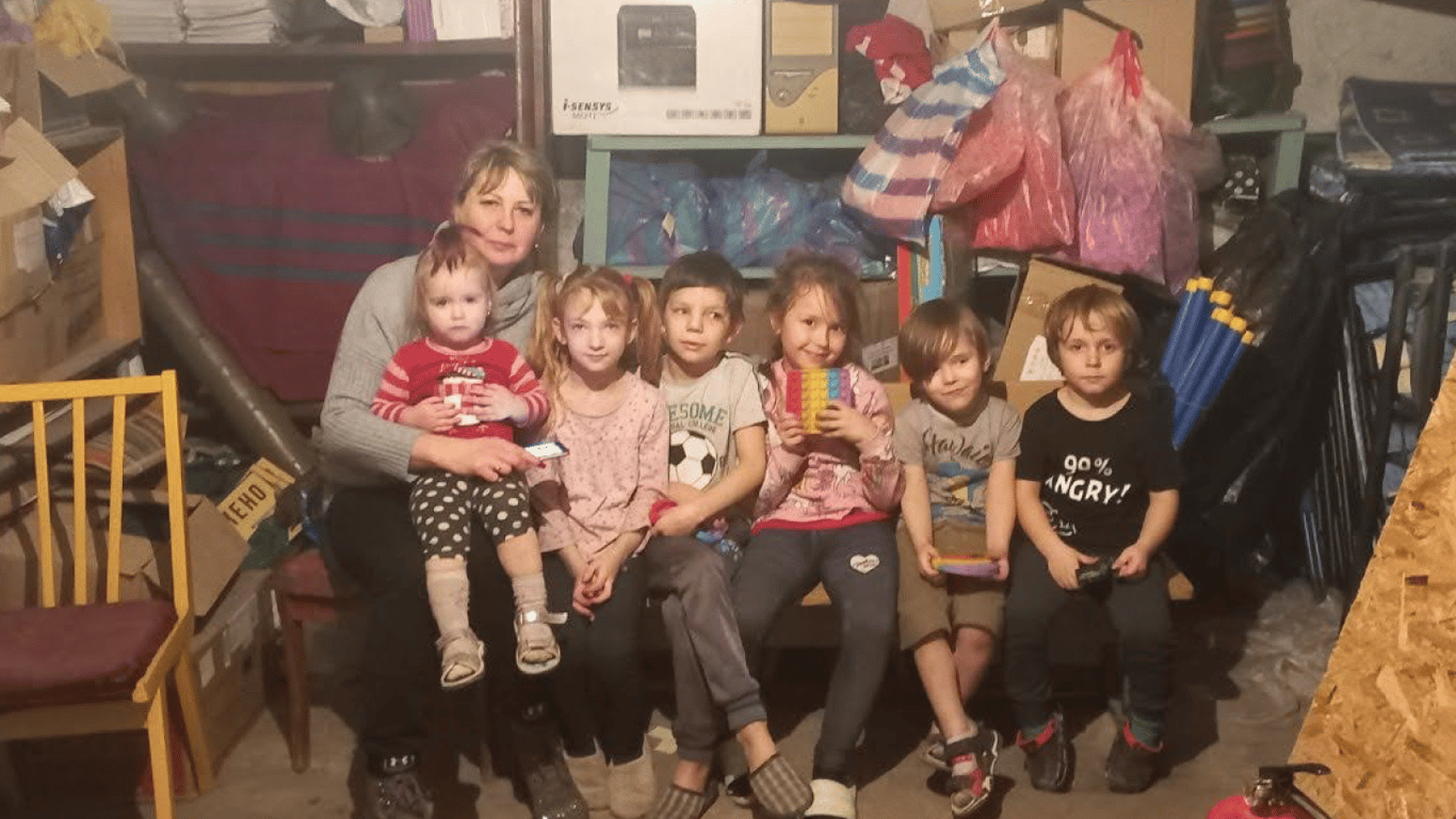 Татьяна Доценко с детьми в укрытии. Фото: Татьяна Доценко