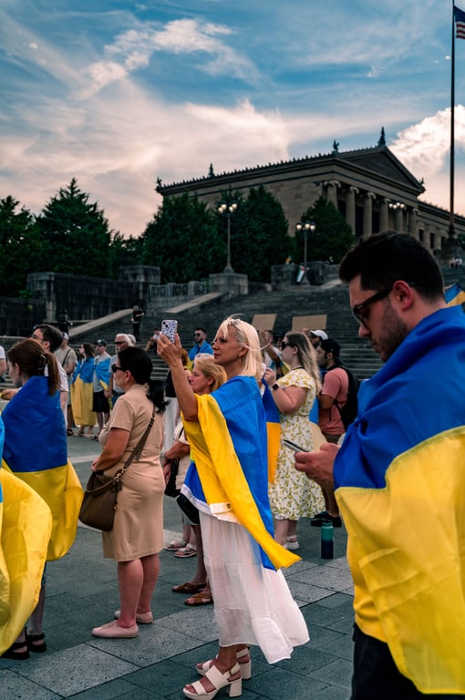 Перед саммитом НАТО люди в США вышли на митинги против российской агрессии - фото 11