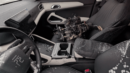 У Києві двигун "Шахеда" влетів у авто — фото, відео - 285x160