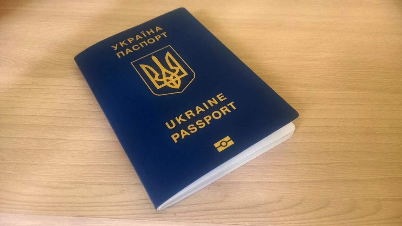Оформлення закордонного паспорта для дитини: чи доступно бабусі та дідусеві
