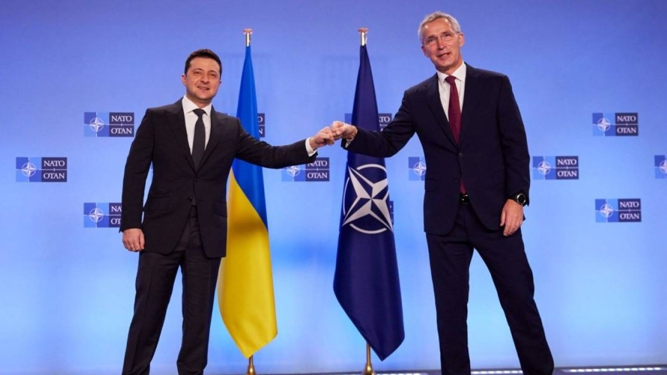 Йенс Столтенберг пригласил Владимира Зеленского на саммит НАТО в июле