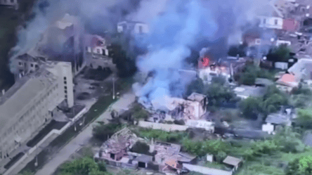 В Волчанске продолжаются бои в жилом секторе — фото города в огне с птичьего полета - 285x160