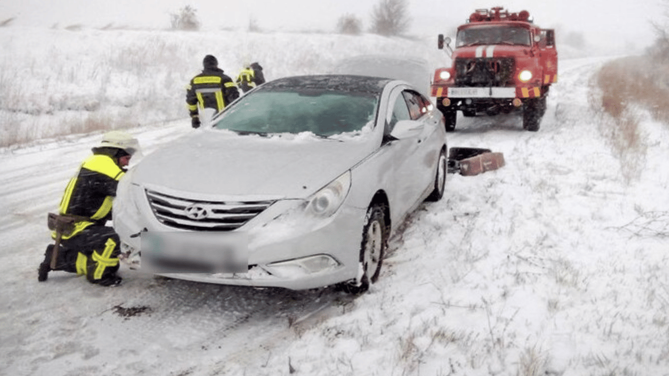 На Україну насувається негода — водіїв закликали відкласти поїздки