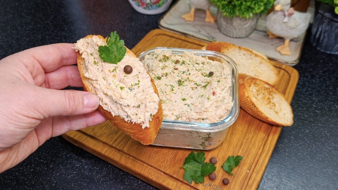 Замість ковбаси на сніданок: найсмачніший паштет із курячої грудки