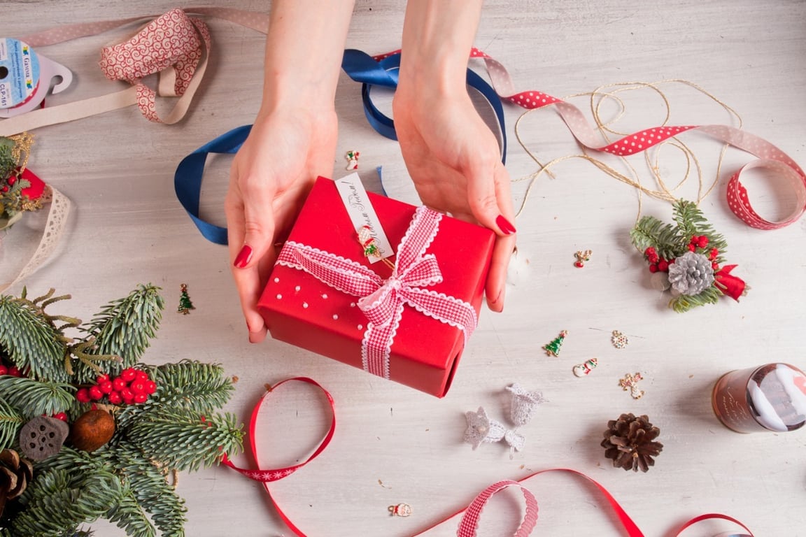 Как можно красиво упаковать подарки в День святого Николая 2024 года