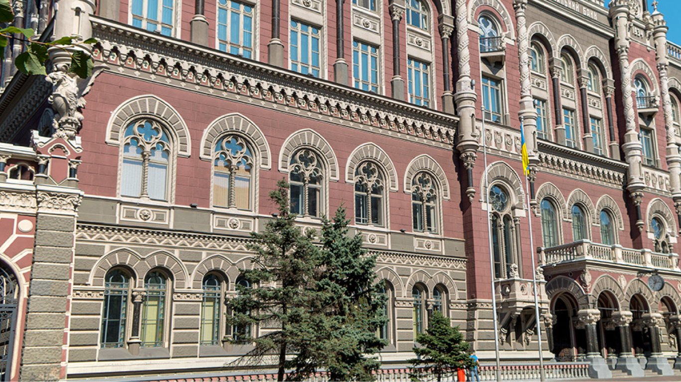Курс валюти в Україні — Нацбанк продовжує підтримувати гривню