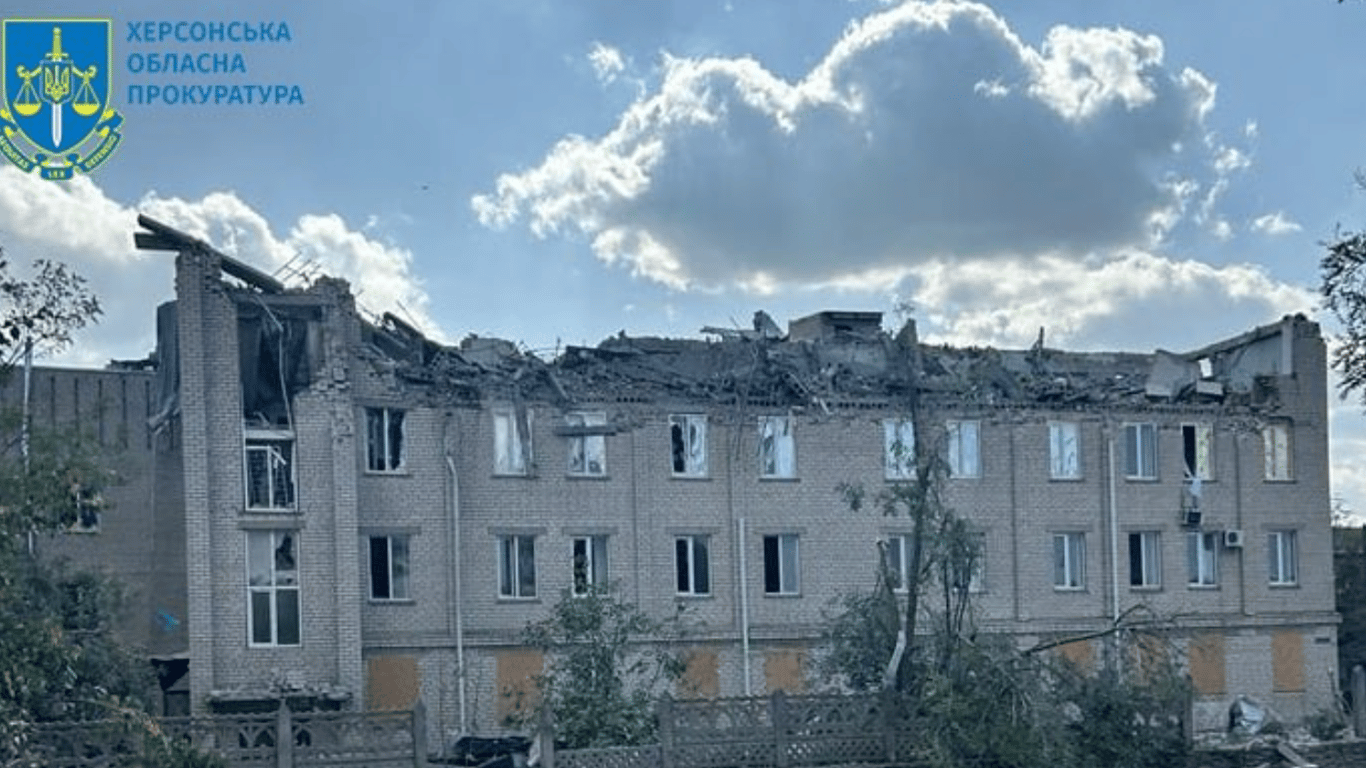 Россияне обстреляли больницу в Херсонской области: прокуроры начали расследование