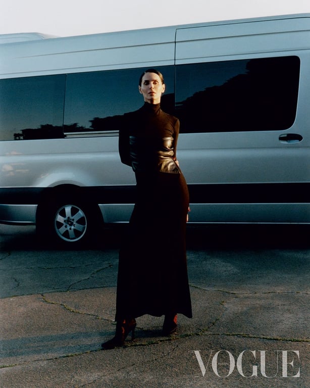 Маша Єфросиніна у чорній шкірі