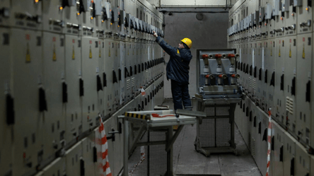 У Києві та області завтра вимикатимуть світло: графіки - 285x160