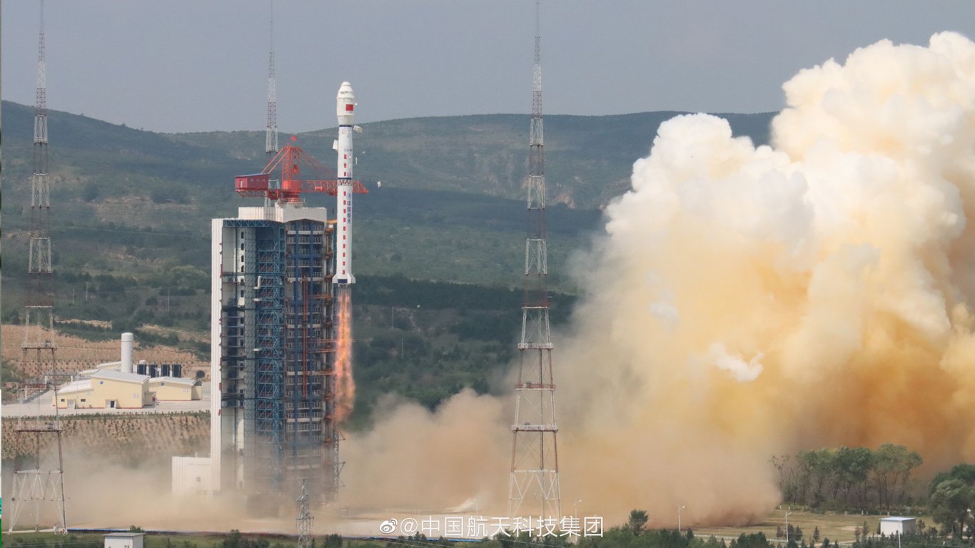 На Землю вернулся загадочный космический корабль Китая