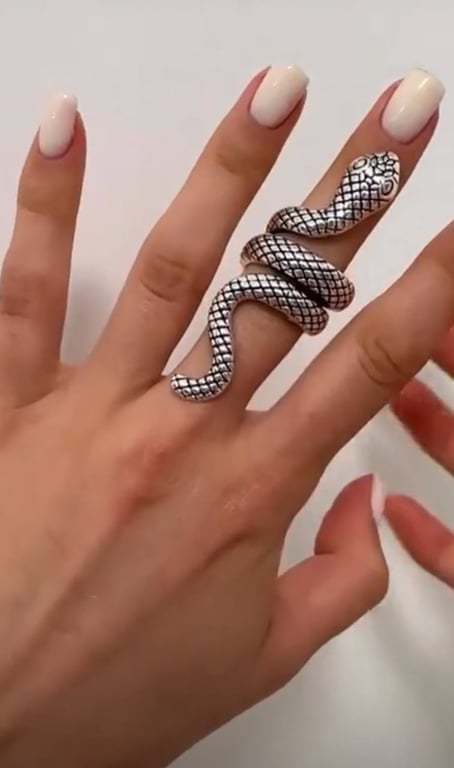 Такое кольцо выделить свою владелицу среди всех