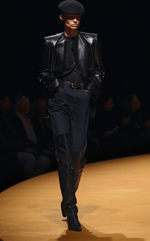  pointed-toe boots are back in fashion